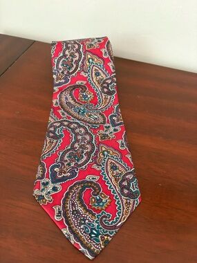 Givenchy Monsieur Men’s Tie Red Paisley Luxury Silk Imported Fabric Made In USA